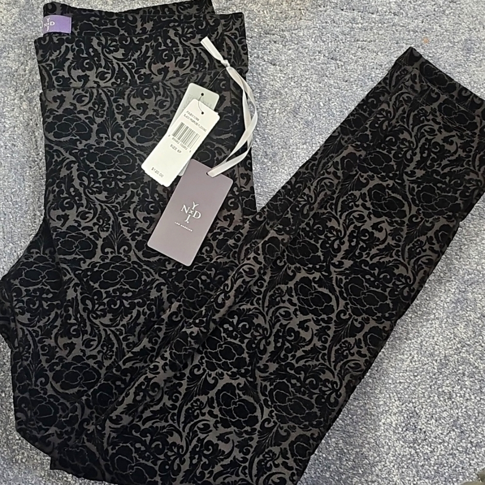NWT NYDJ BLACK PANTS WITH PRIMROSE FLOCKING DESIGN 6P